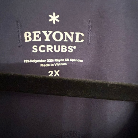 2XL Beyond Scrubs top - Picture 4 of 4